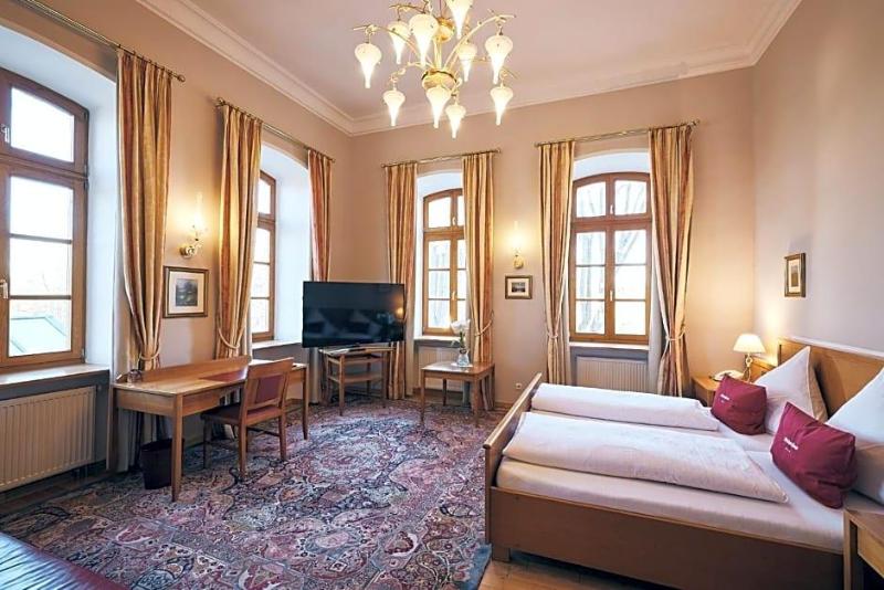 Hotel & Restaurant Waldschloss image