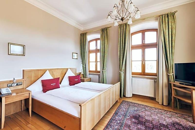 Hotel & Restaurant Waldschloss image