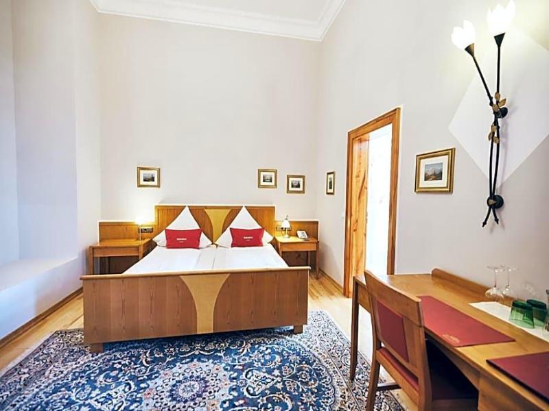 Hotel & Restaurant Waldschloss image
