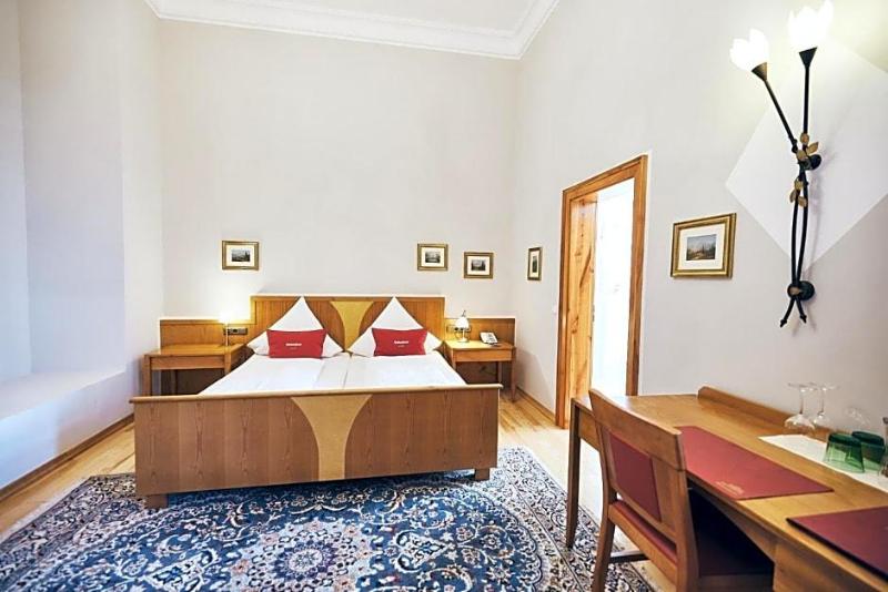 Hotel & Restaurant Waldschloss image