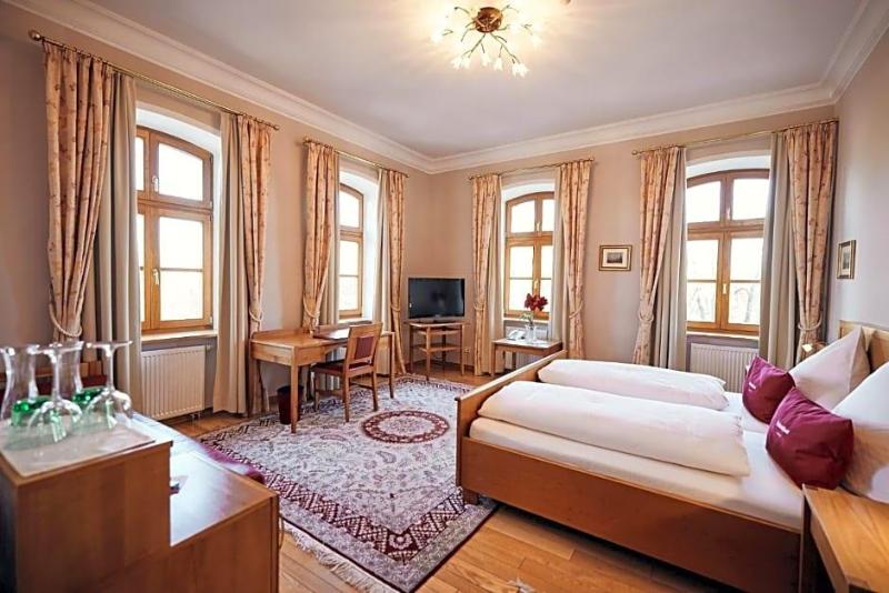 Hotel & Restaurant Waldschloss image