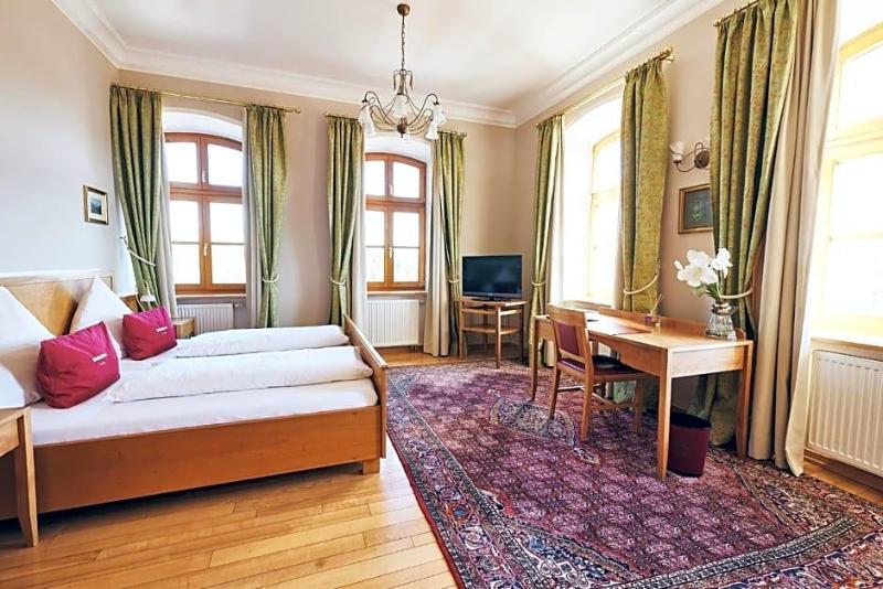 Hotel & Restaurant Waldschloss image