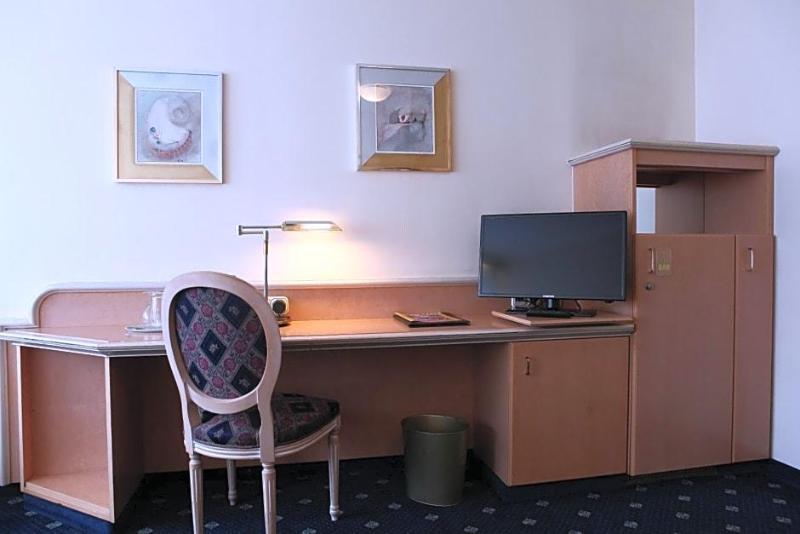 Hotel Ambiente image