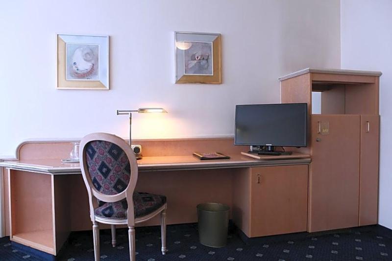 Hotel Ambiente image