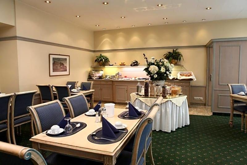 Hotel Ambiente image