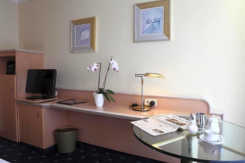 Hotel Ambiente image