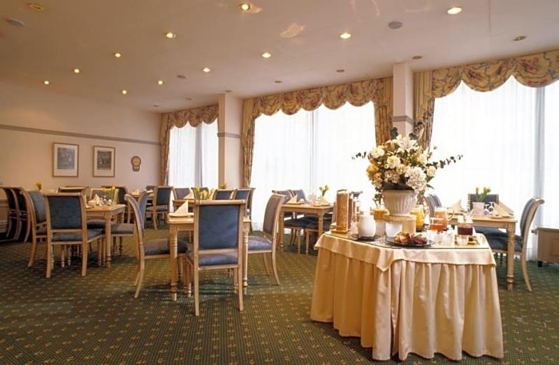 Hotel Ambiente image