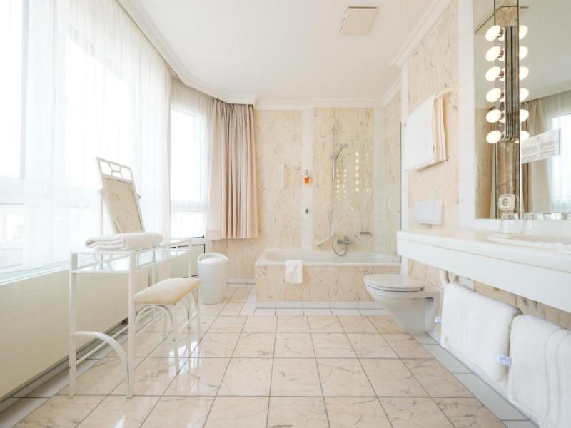 Hotel Bayerischer Hof image