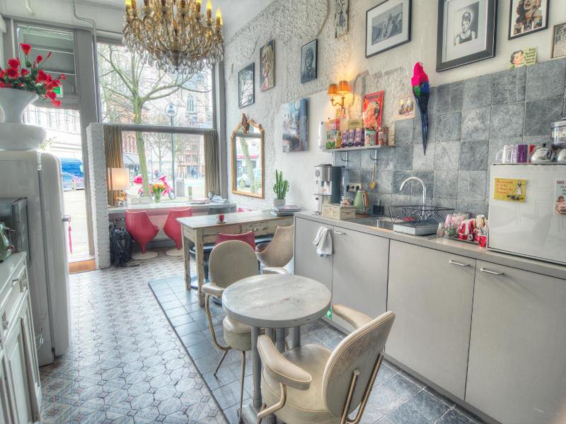 Urban Dreams Bed And Breakfast image