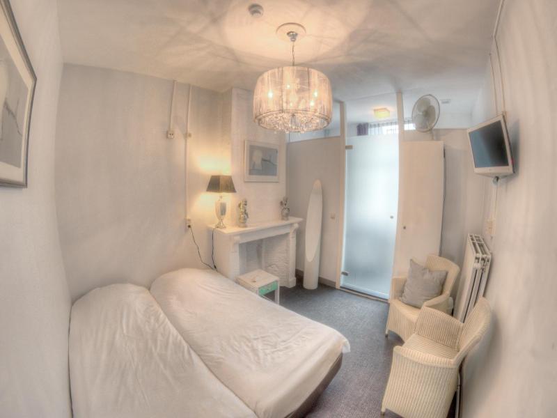 Urban Dreams Bed And Breakfast image
