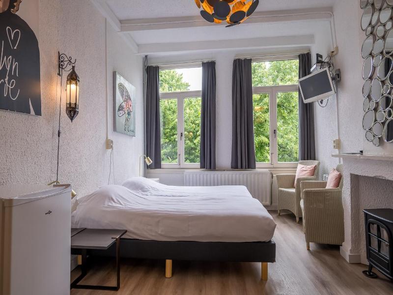 Urban Dreams Bed And Breakfast image