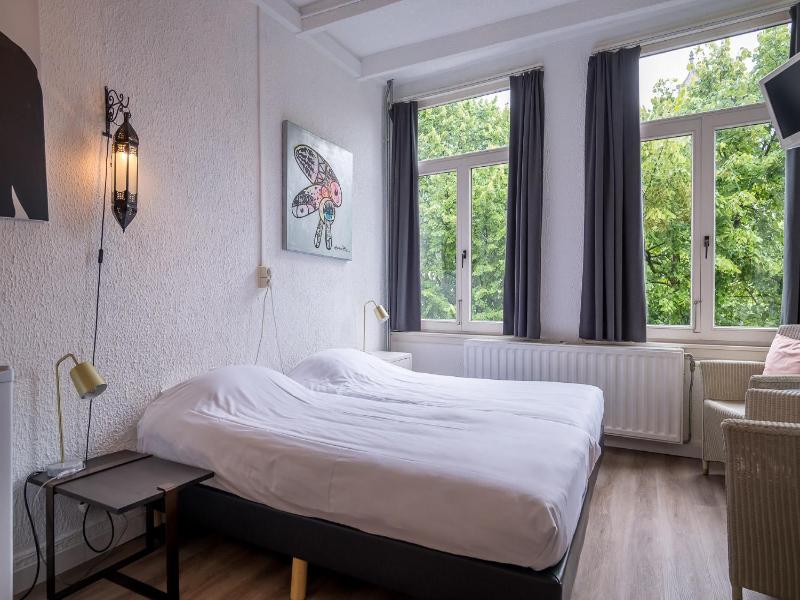 Urban Dreams Bed And Breakfast image
