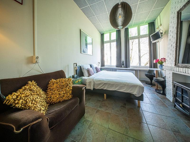 Urban Dreams Bed And Breakfast image