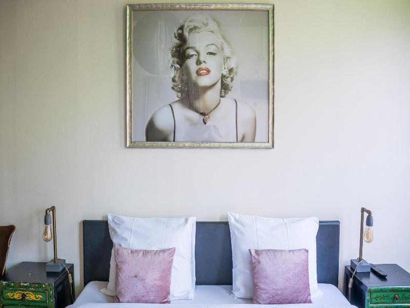 Urban Dreams Bed And Breakfast image