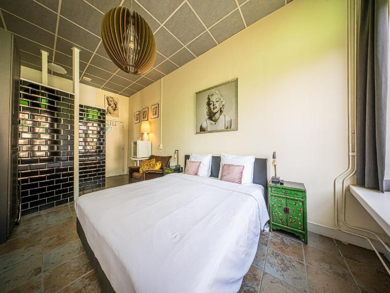 Urban Dreams Bed And Breakfast image