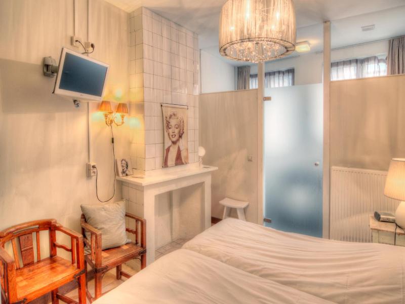 Urban Dreams Bed And Breakfast image