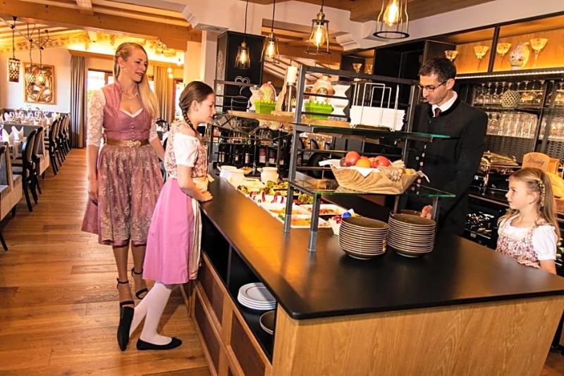 Sport- Und Familienhotel Klausen image