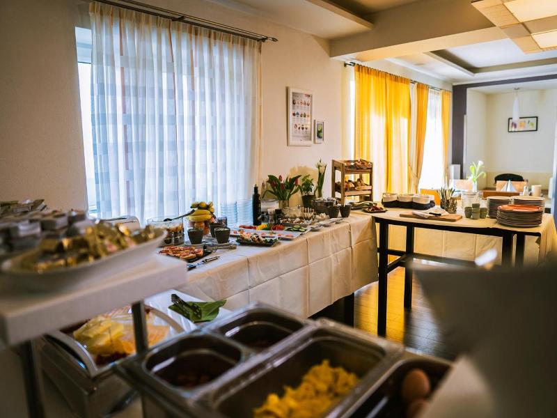 Hotel Guter Hirte image