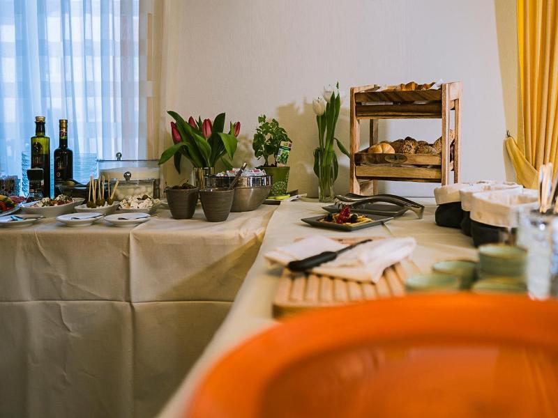 Hotel Guter Hirte image