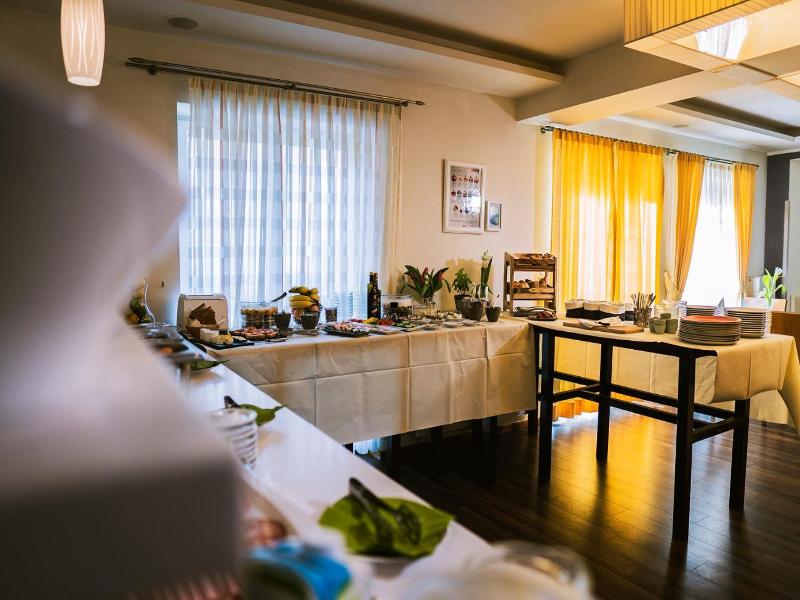 Hotel Guter Hirte image
