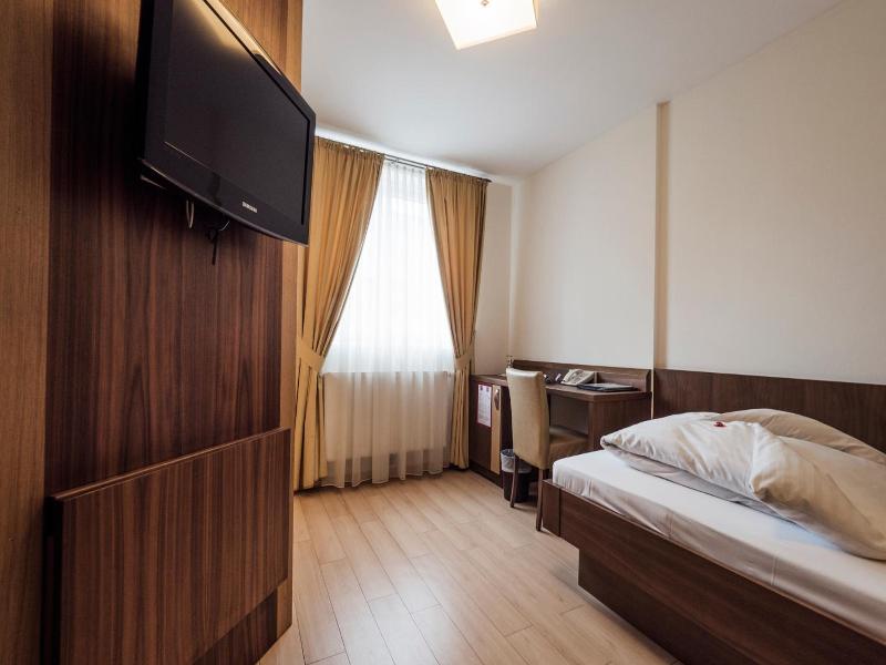 Hotel Guter Hirte image