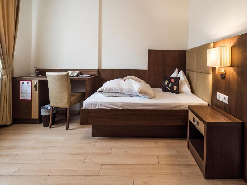 Hotel Guter Hirte image