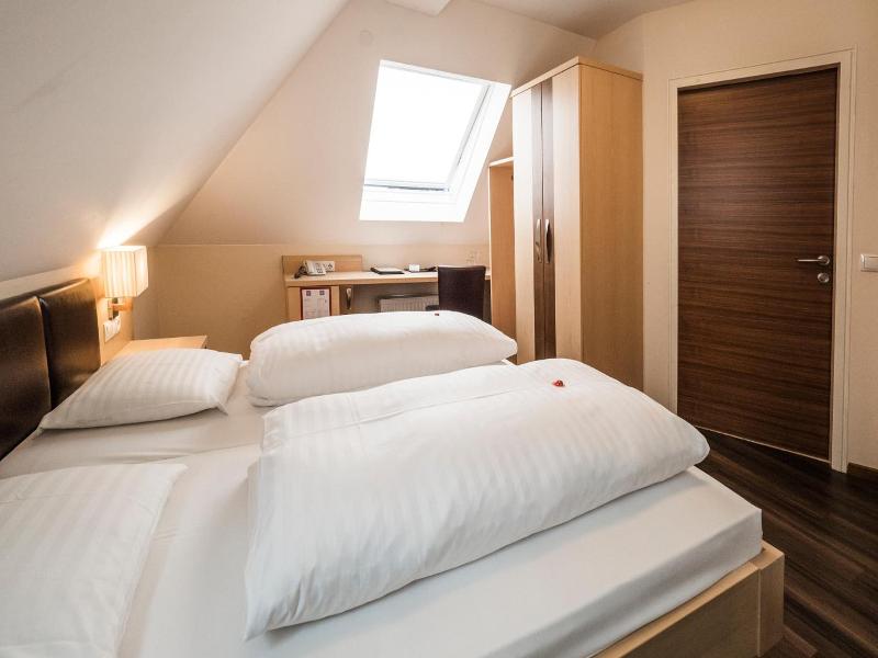 Hotel Guter Hirte image