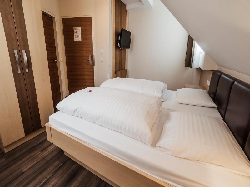 Hotel Guter Hirte image