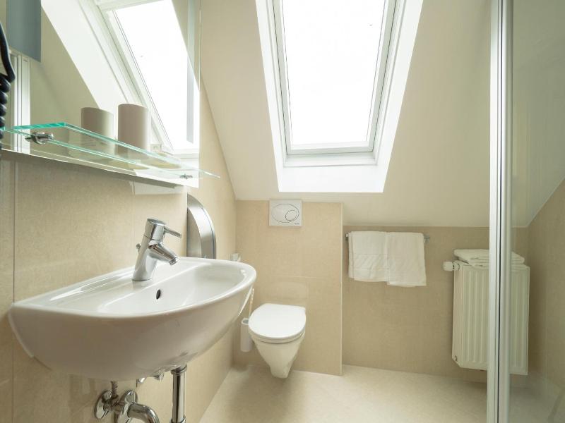 Hotel Guter Hirte image