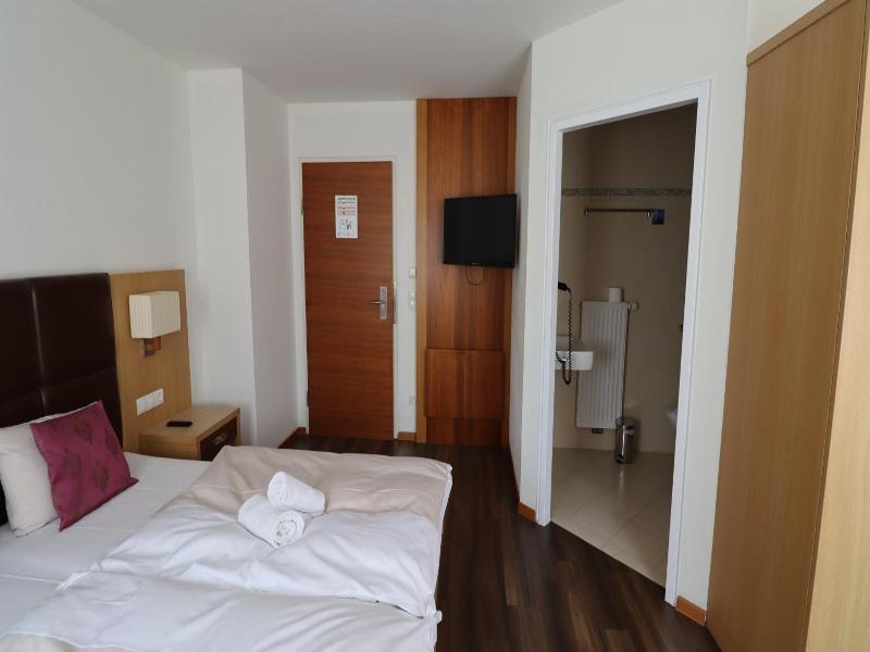 Hotel Guter Hirte image