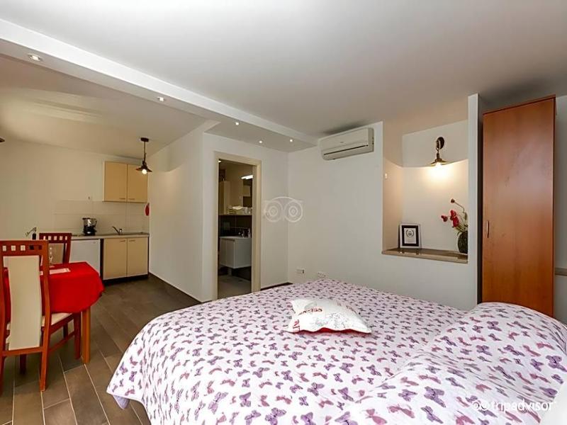 Garden Apartment Hotel image