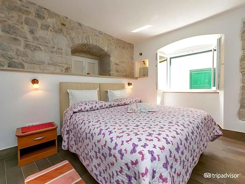 Garden Apartment Hotel image