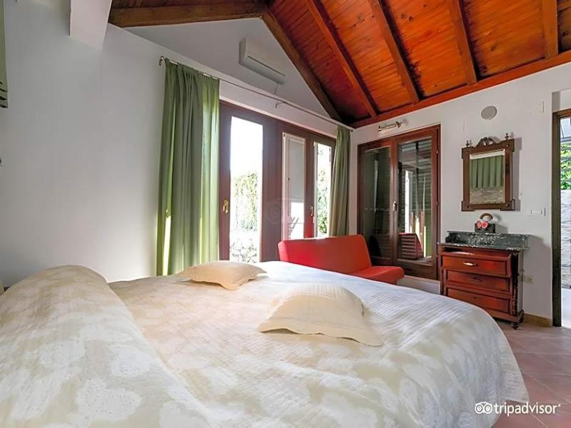 Garden Apartment Hotel image