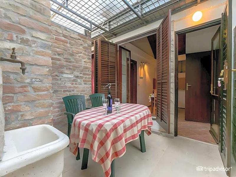 Garden Apartment Hotel image