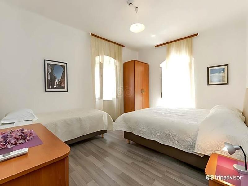 Garden Apartment Hotel image