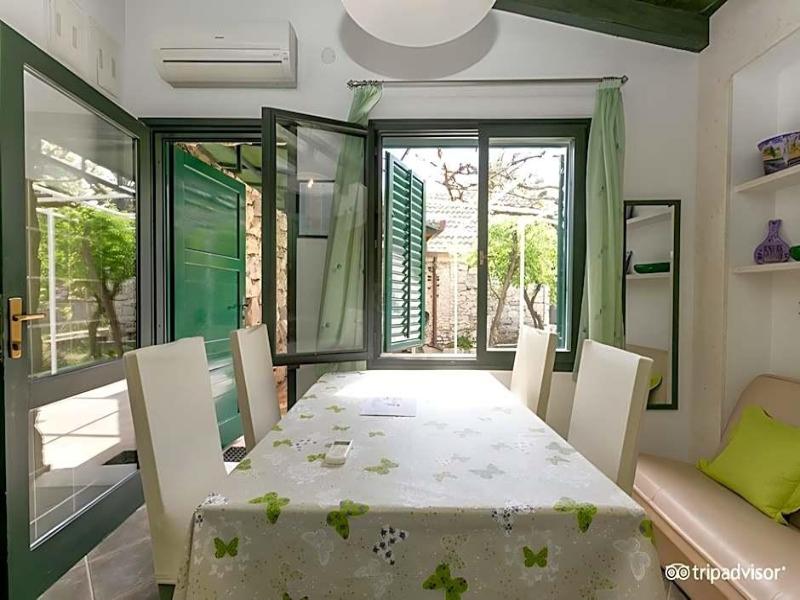 Garden Apartment Hotel image