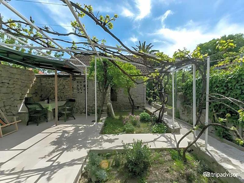 Garden Apartment Hotel image
