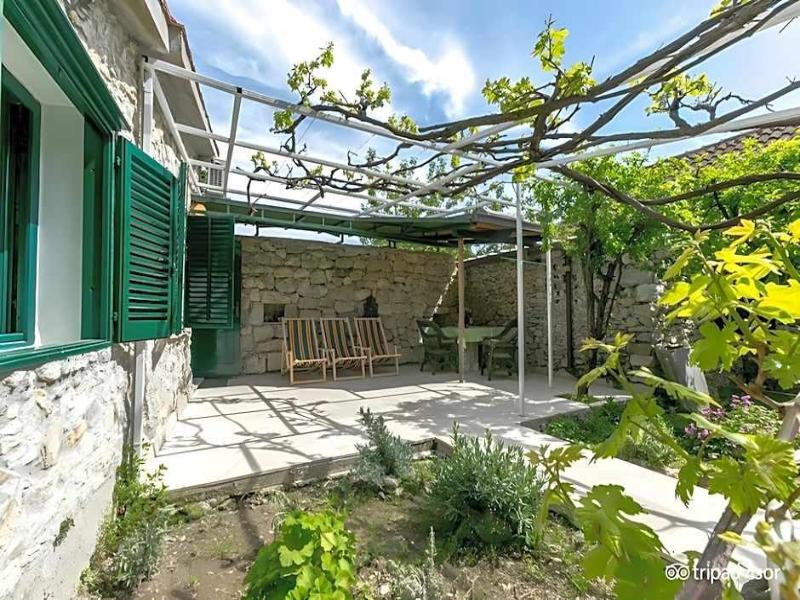 Garden Apartment Hotel image