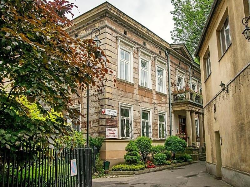 Red Kurka Apartments image