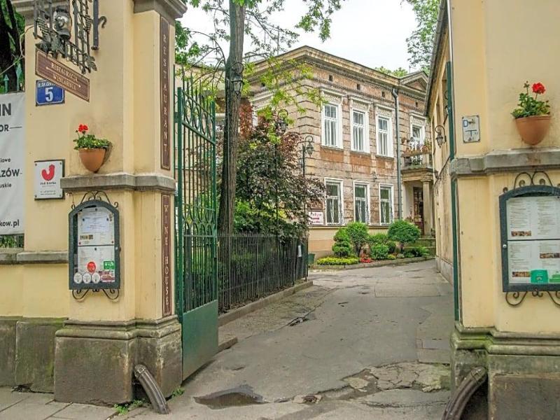 Red Kurka Apartments image