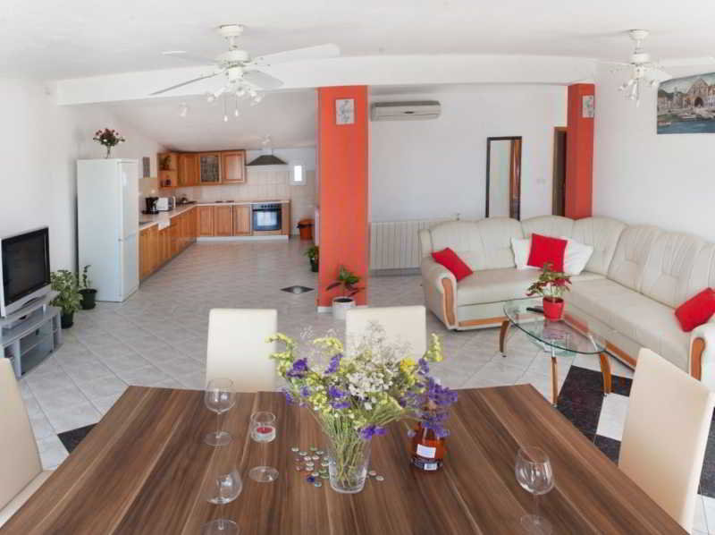 Apartments And Rooms Bonkan image