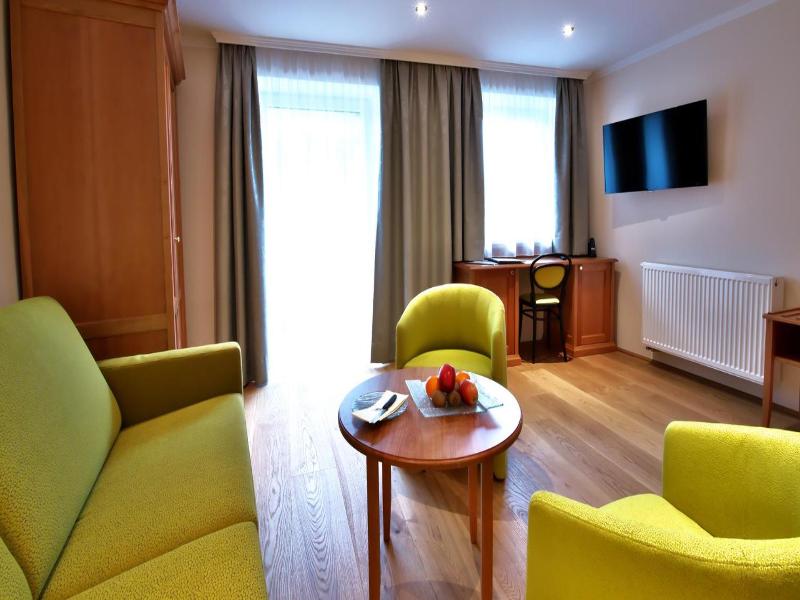 Seeböckenhotel Zum Weißen Hirschen image