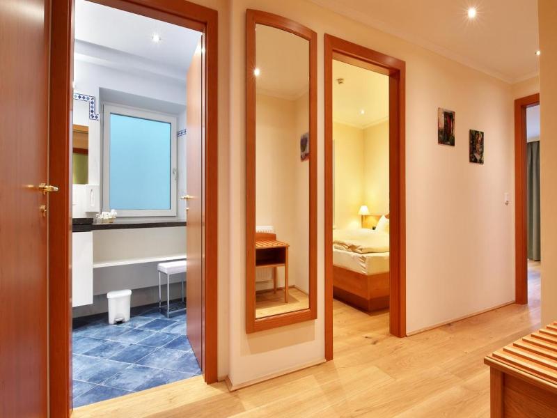 Seeböckenhotel Zum Weißen Hirschen image