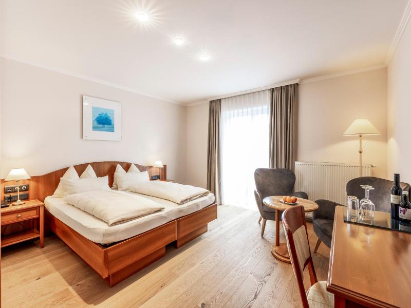 Seeböckenhotel Zum Weißen Hirschen image