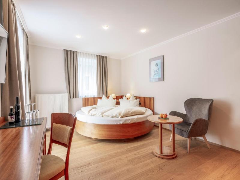 Seeböckenhotel Zum Weißen Hirschen image