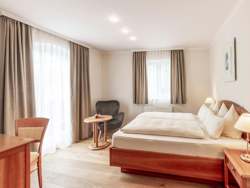Seeböckenhotel Zum Weißen Hirschen image