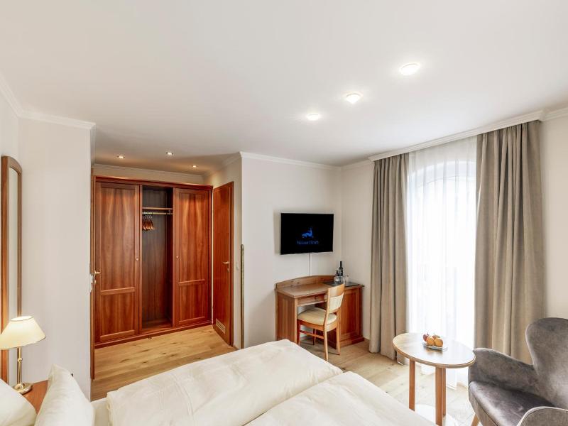 Seeböckenhotel Zum Weißen Hirschen image