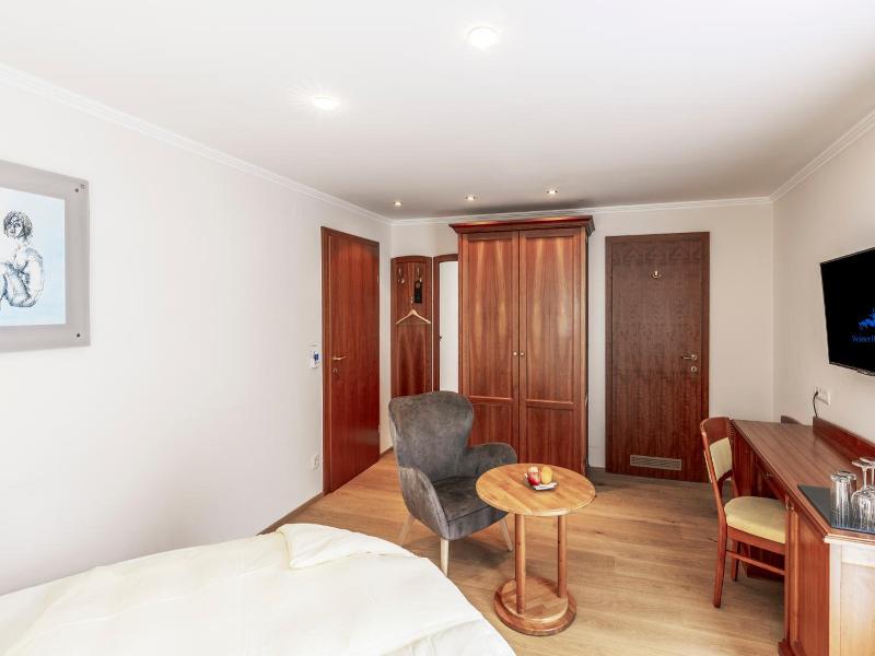 Seeböckenhotel Zum Weißen Hirschen image