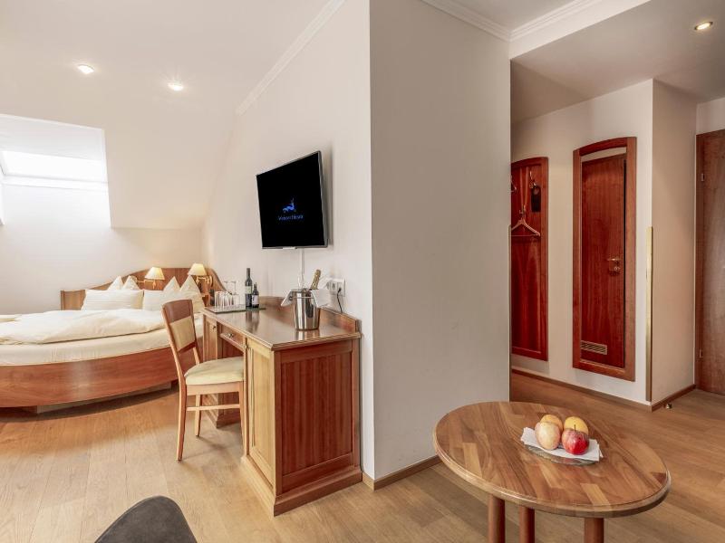 Seeböckenhotel Zum Weißen Hirschen image