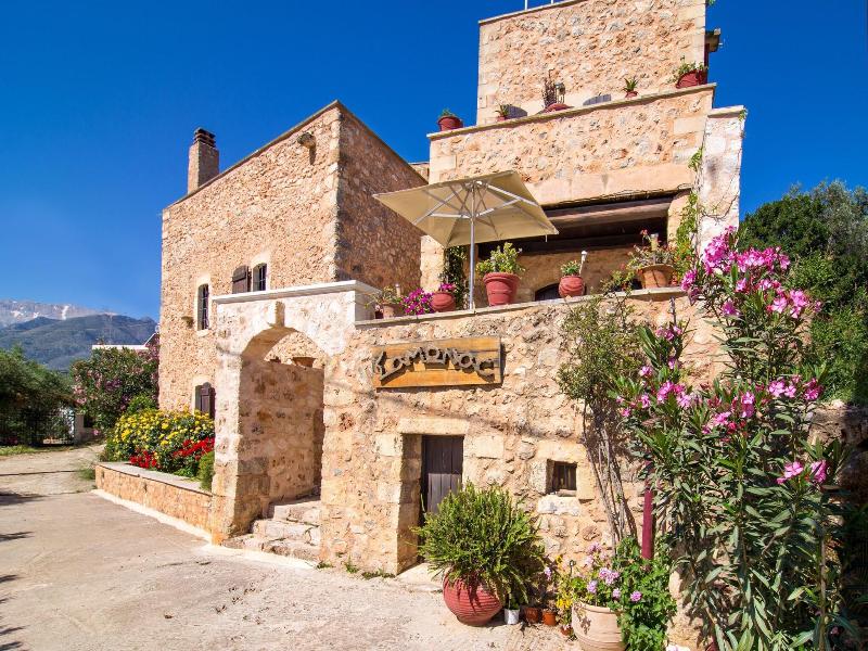 Samonas, Traditional Villas image